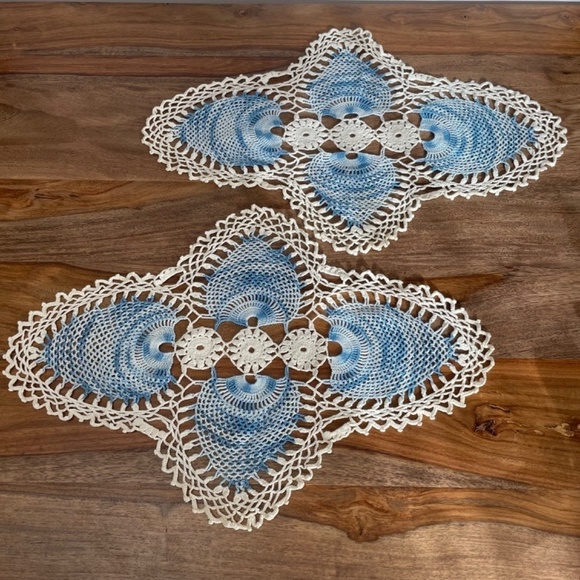 Vintage Set of two Variegated Blue White Crochet Lace Doilies Hand Crafted - Picture 6 of 7